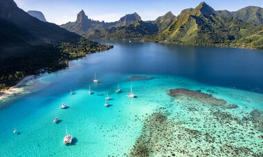 View of Mountains and sea from Moorea - Stéphane Mailion